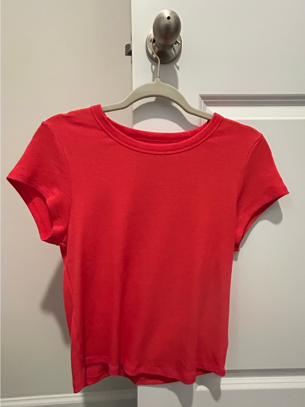 American Eagle Outfitters Red Short Sleeve Crewneck Tee
